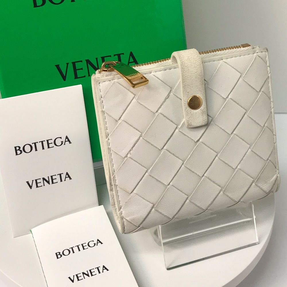 Bottega Veneta Intrecciato Lambskin Leather Wallet ๐ - Picture 12 of 17